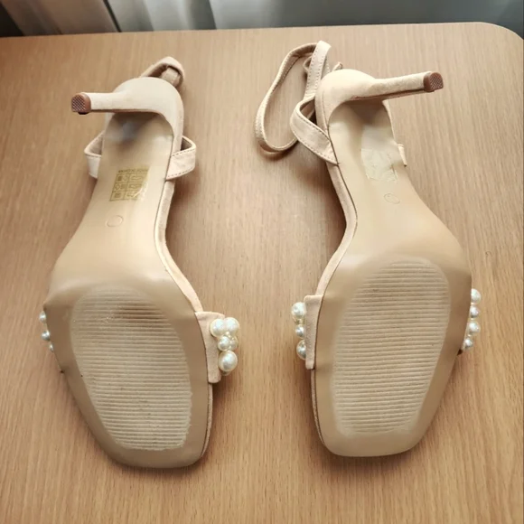 Journee Collection Tan Beige Microsuede Pearl Heel Sandals SZ 9.5 M - Picture 10 of 11